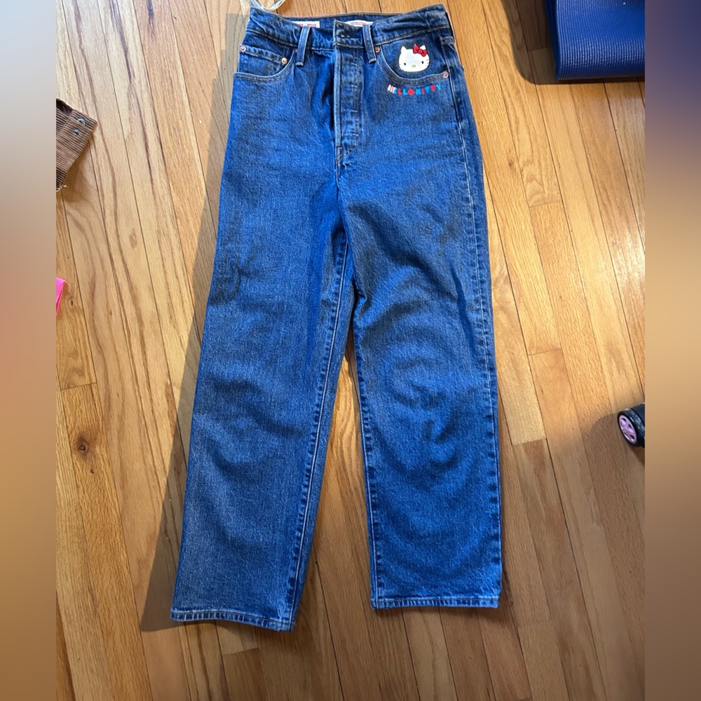 HELLO KITTY X LEVI JEANS